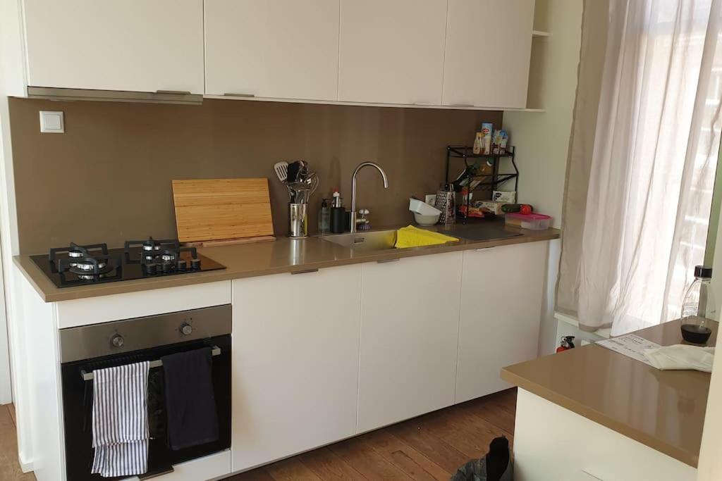- Bright, Canal-side, Central, Renovated 1br * Amsterdam