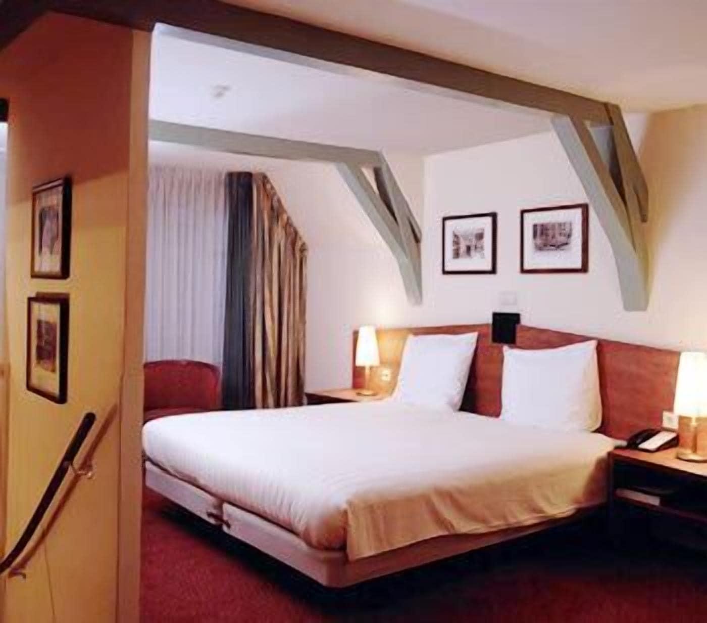 Western Dam Square Hotel 3*