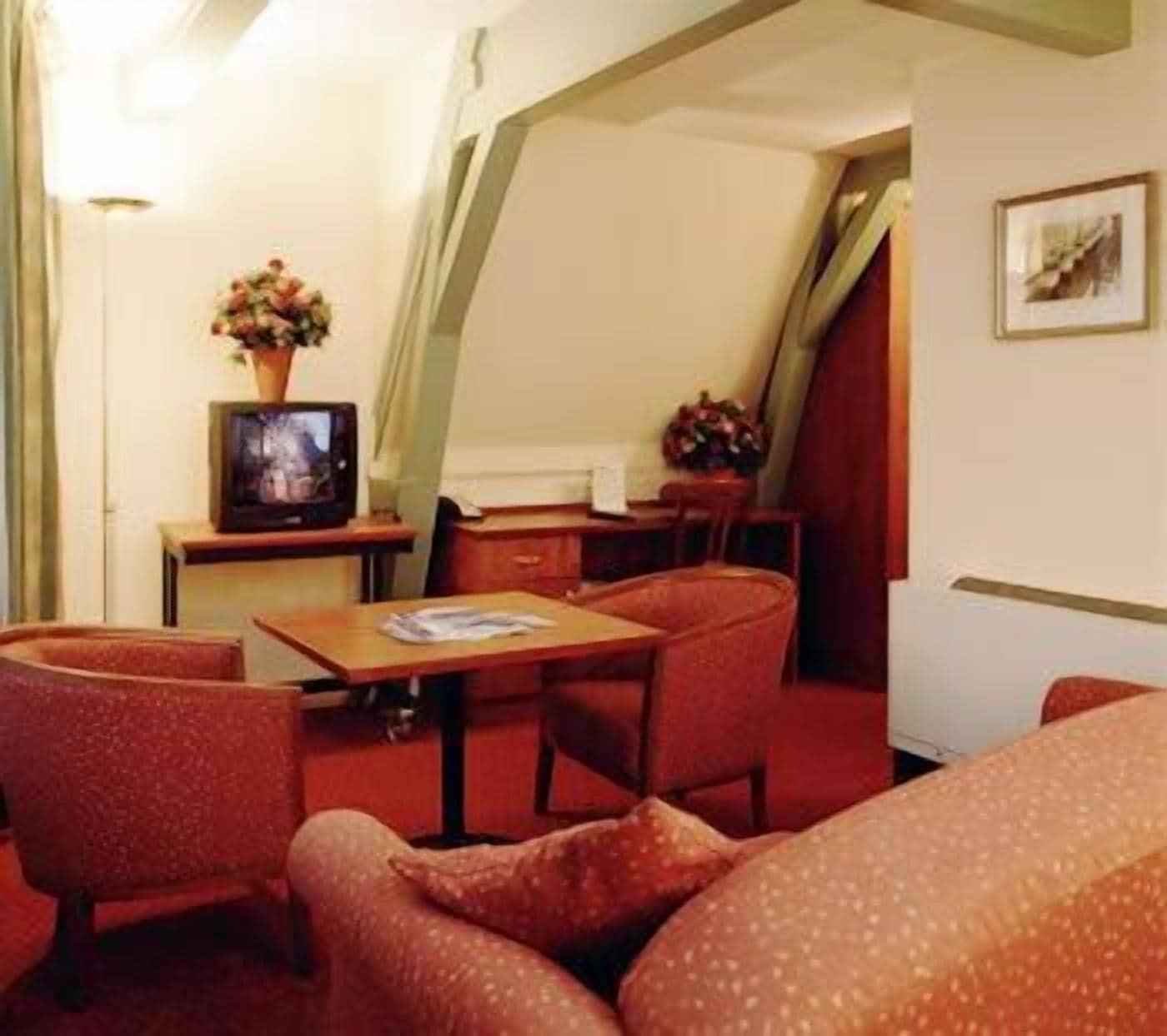 Western Dam Square Hotel