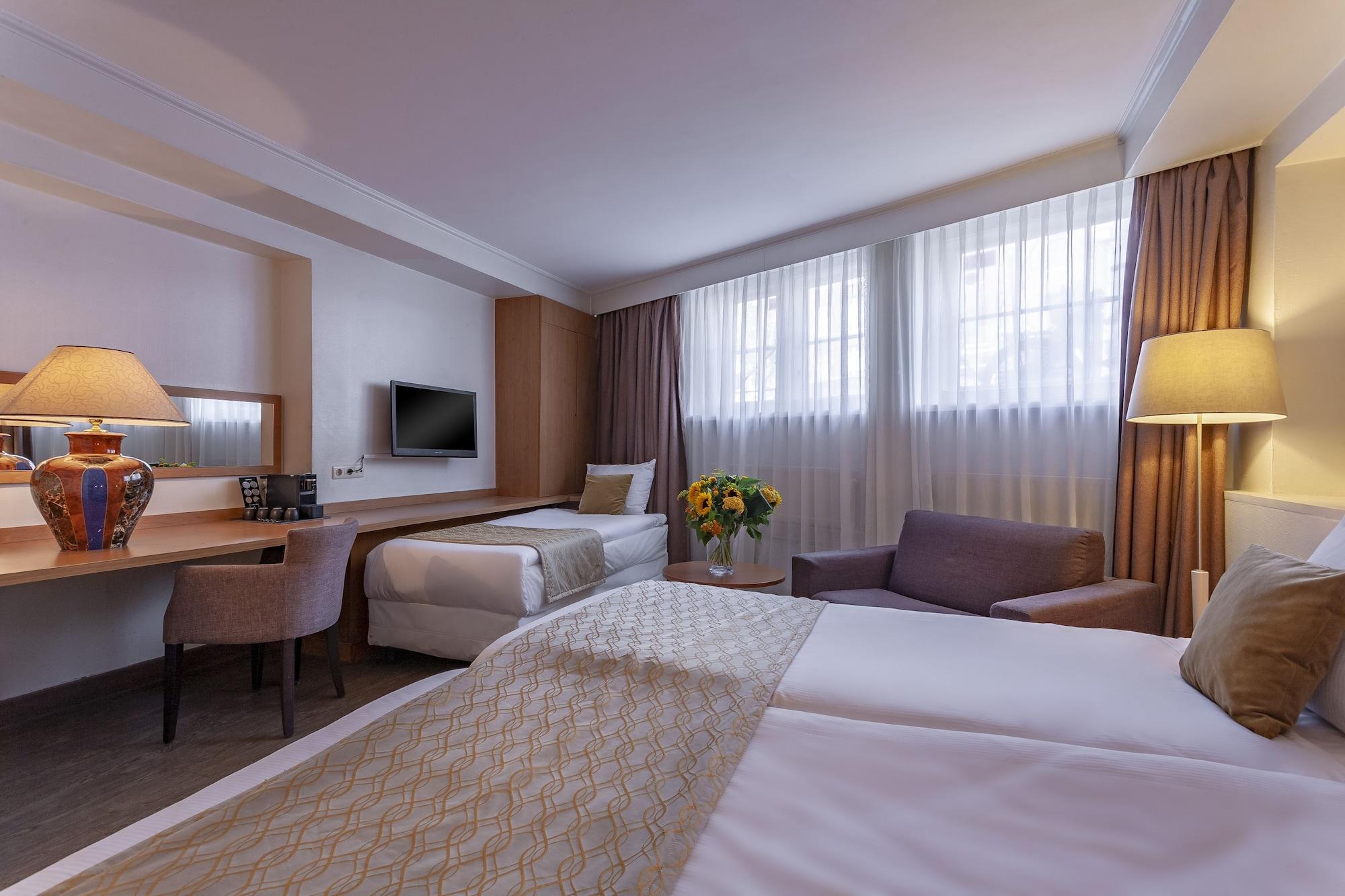 Avenue Hotel 3*