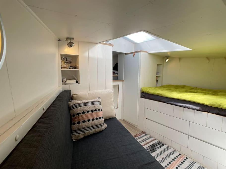 Spacious Homely House Boat Chalet