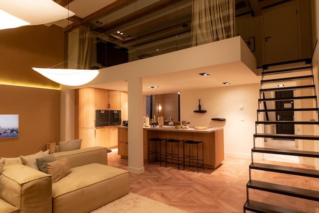Newly Renovated Luxurious 200 Sqm Loft In Centre Amsterdam