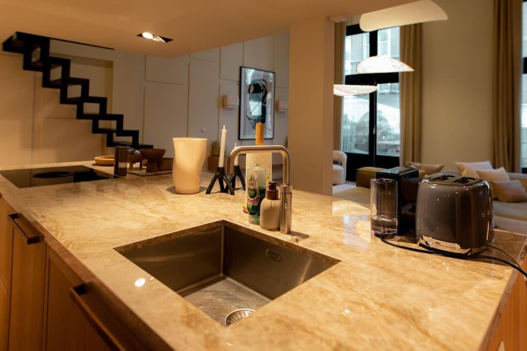 Newly Renovated Luxurious 200 Sqm Loft In Centre Apartment *