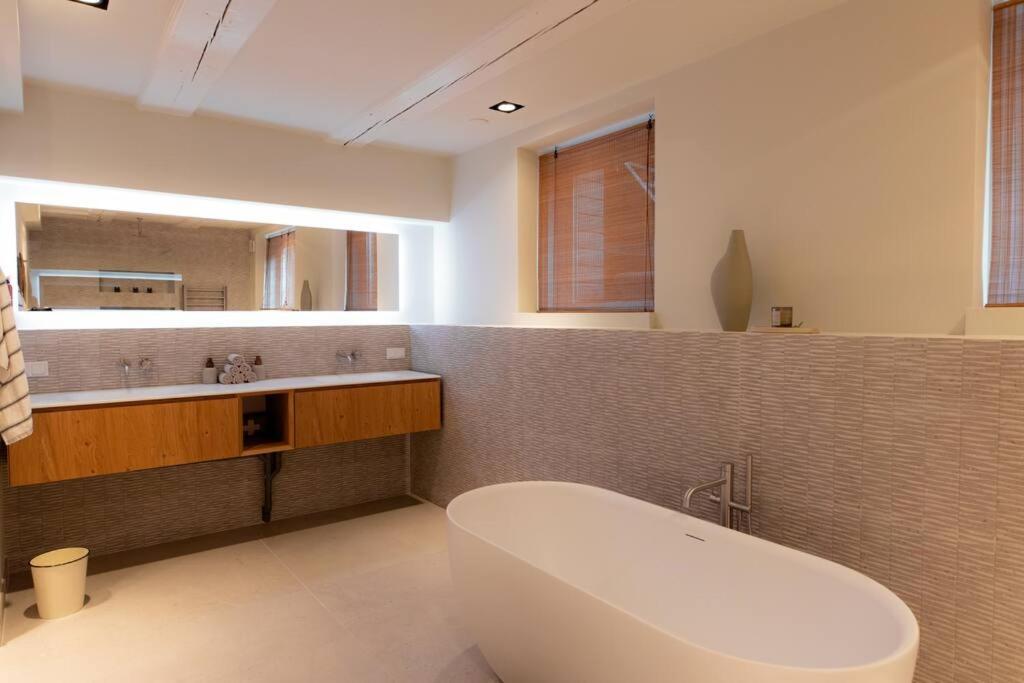 Newly Renovated Luxurious 200 Sqm Loft In Centre * Amsterdam