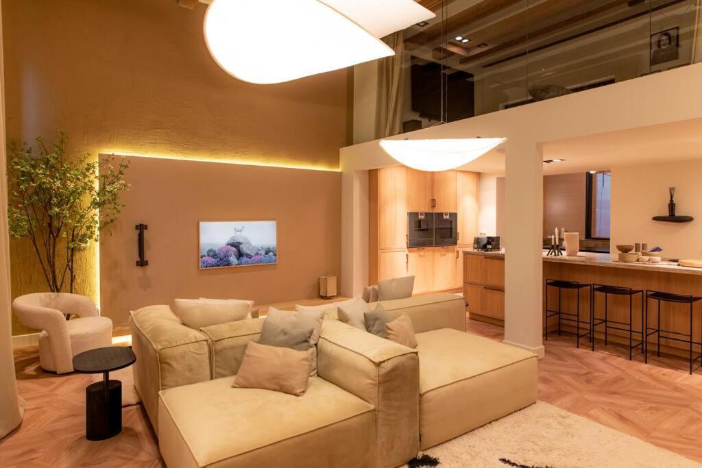 Apartment Newly Renovated Luxurious 200 Sqm Loft In Centre *