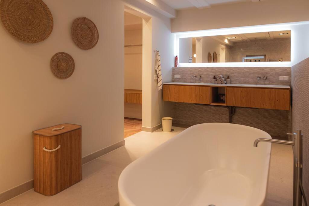 Newly Renovated Luxurious 200 Sqm Loft In Centre