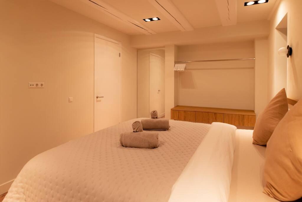 Newly Renovated Luxurious 200 Sqm Loft In Centre *