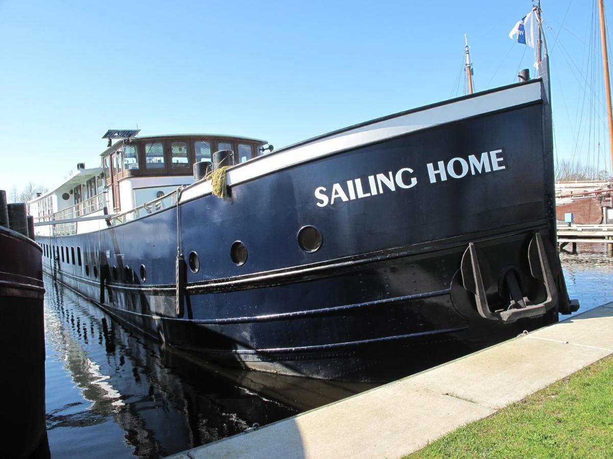Sailing Hotel
