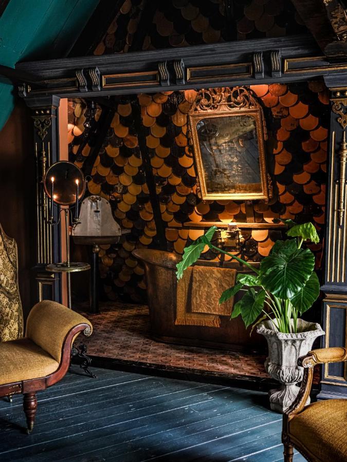 Private And Chique Salon De Franz - With Large Terrace Bed & Breakfast