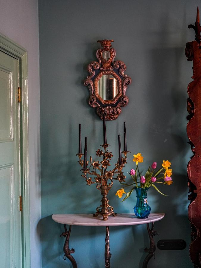 Private And Chique Salon De Franz - With Large Terrace Bed & Breakfast