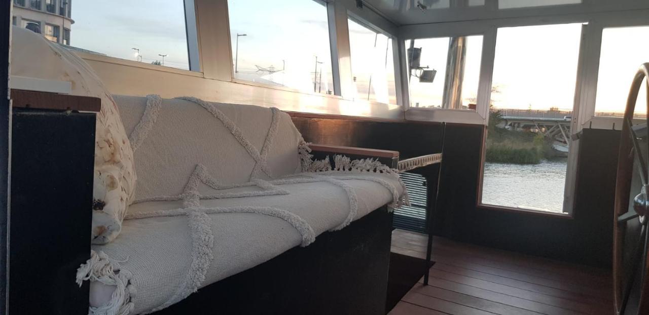 Bed & Breakfast Whole Wheelhouse Euphrate Houseboat
