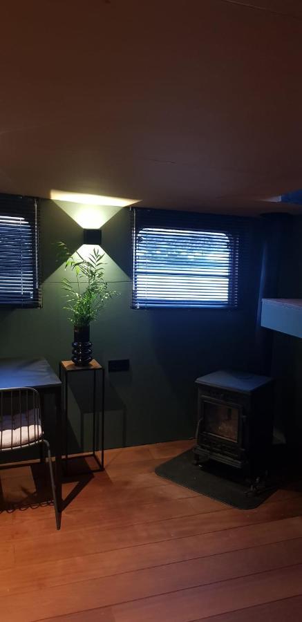 Bed & Breakfast Whole Wheelhouse Euphrate Houseboat