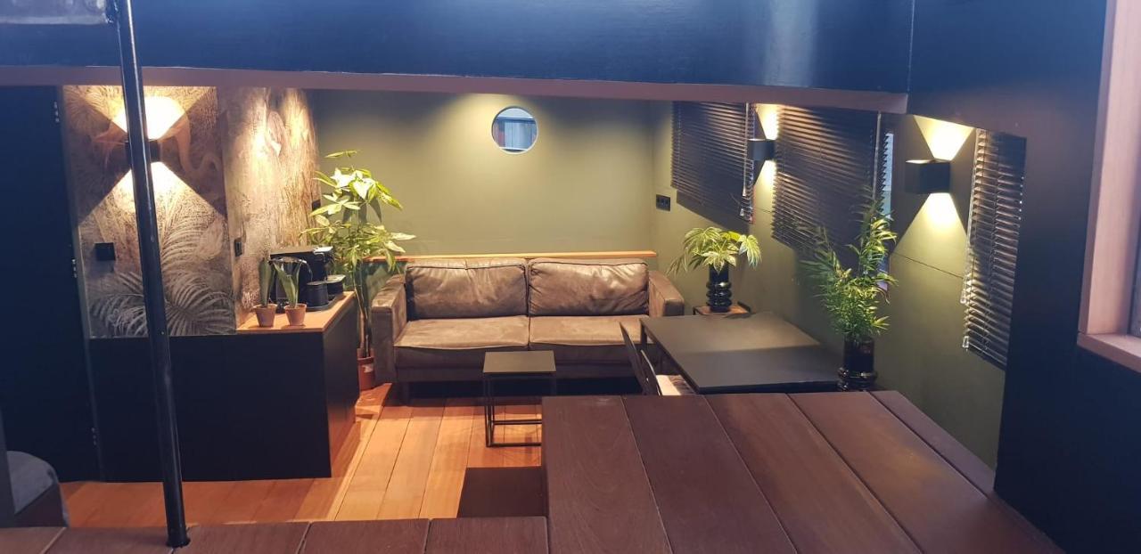 Bed & Breakfast Whole Wheelhouse Euphrate Houseboat *