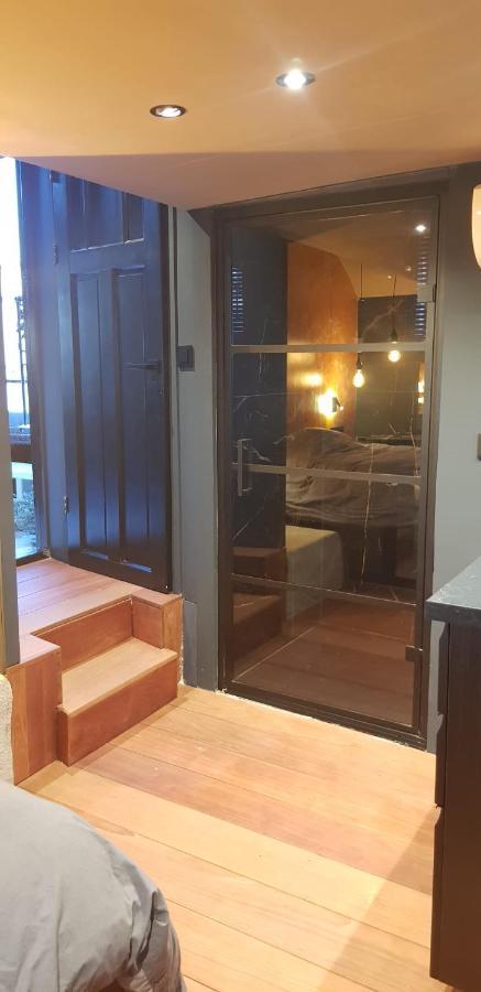 Whole Wheelhouse Euphrate Houseboat Bed & Breakfast