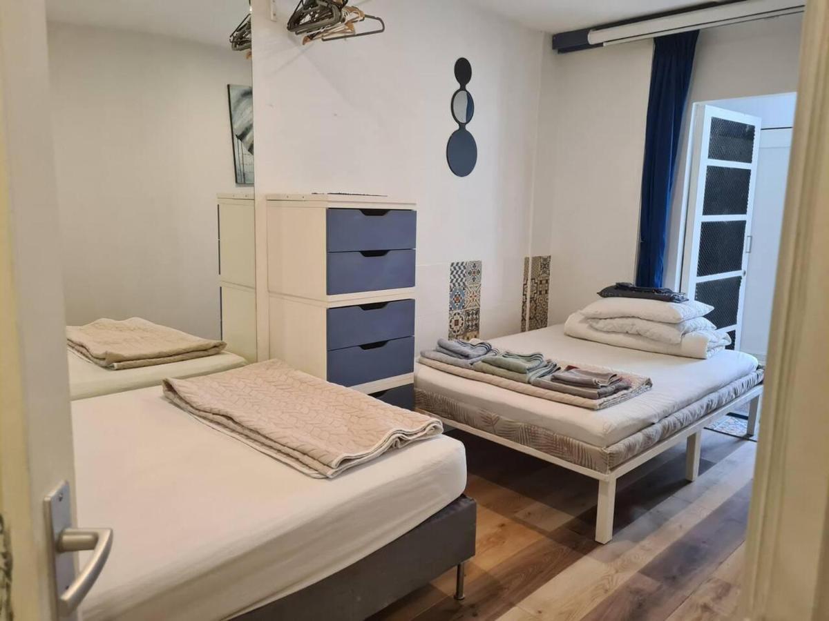 2 Double Bed In Sunny House In West Holiday home