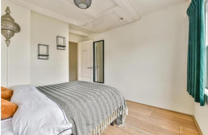 Spiegelgracht With Canal View Bed & Breakfast