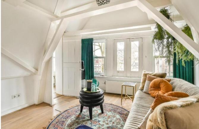 Spiegelgracht With Canal View Bed & Breakfast 5*