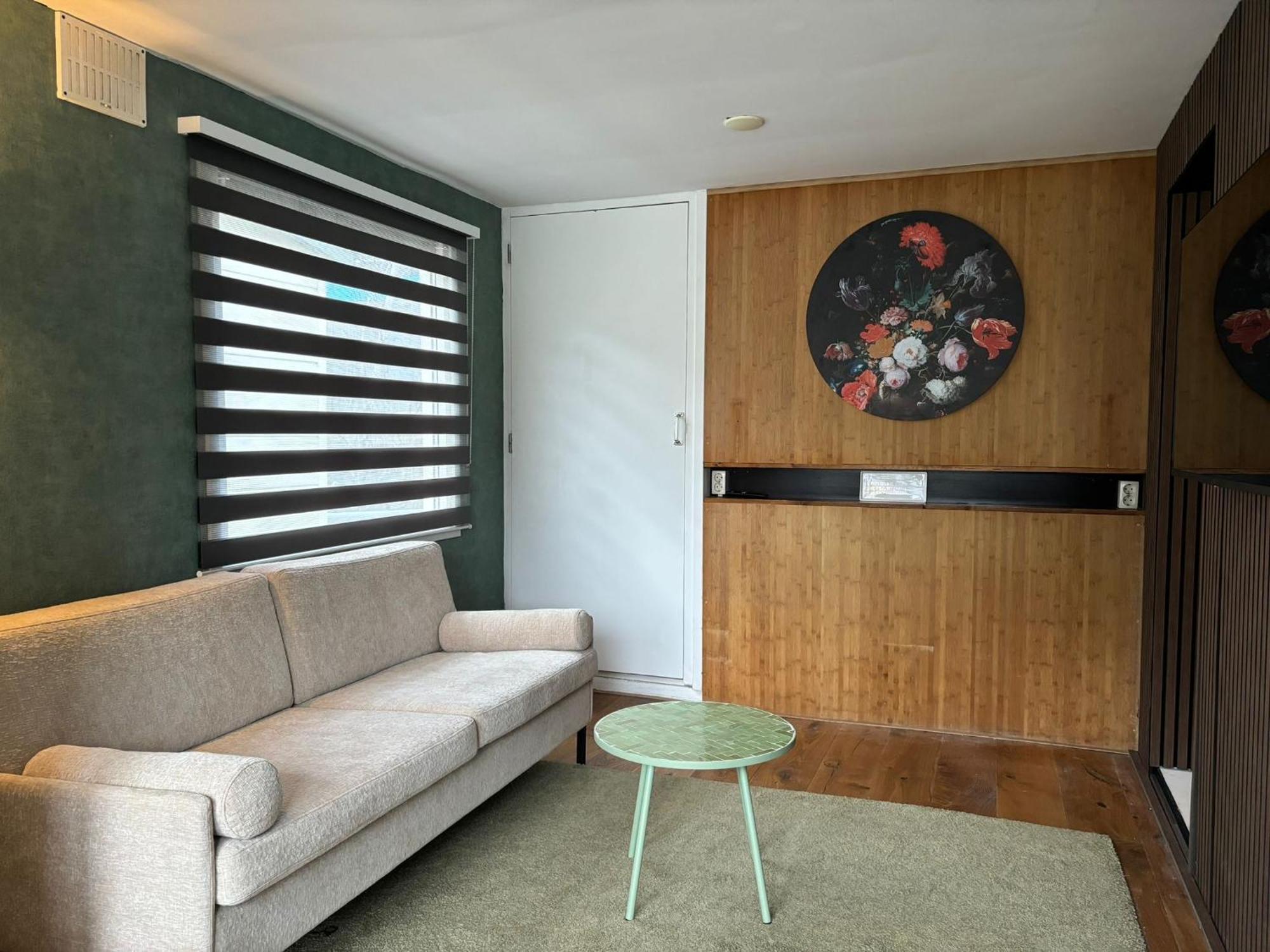 Bed & Breakfast Luxury On Robs Houseboat Special For Couples Amsterdam