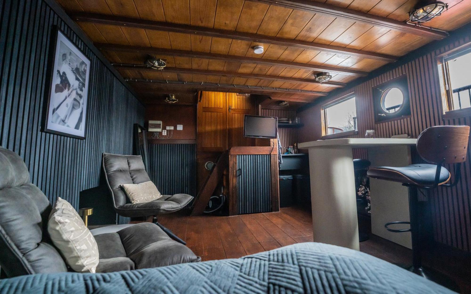 Bed & Breakfast Houseboat-amsterdam-classic