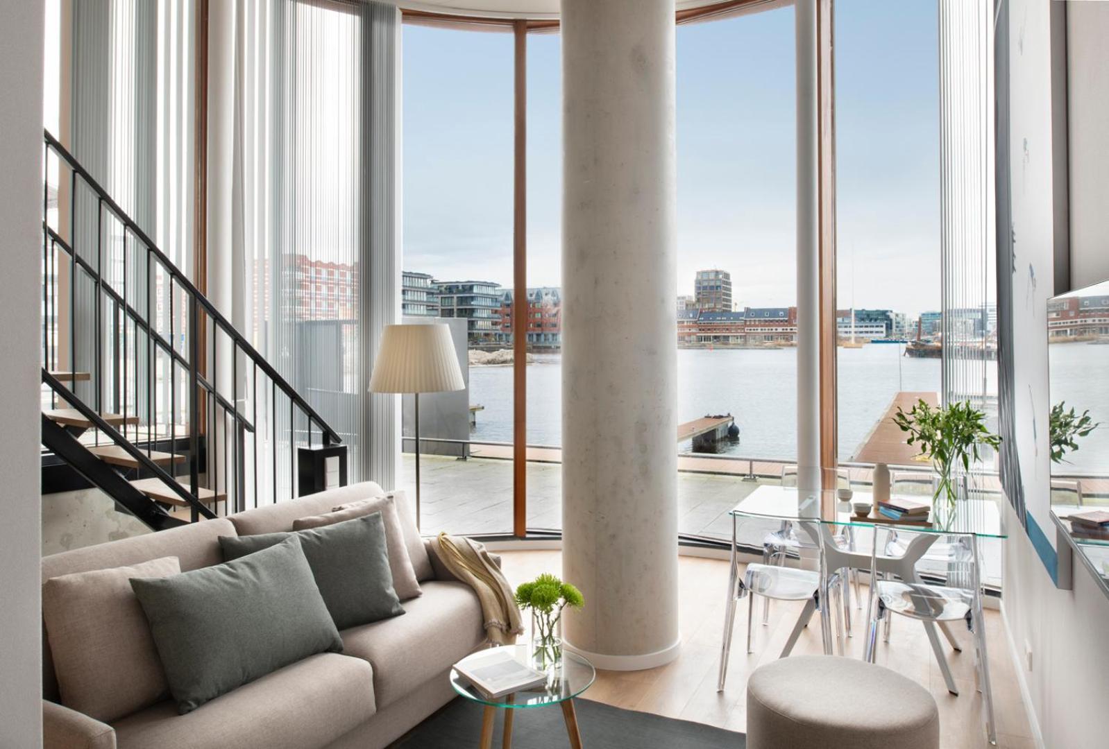 Eric Voekel Boutique - Riverfront Apartment