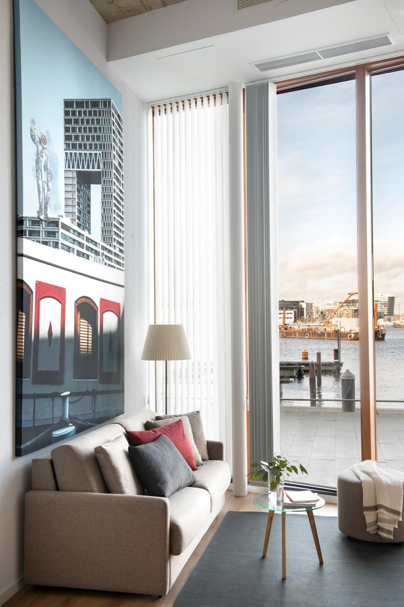 Eric Voekel Boutique - Riverfront Apartment Amsterdam