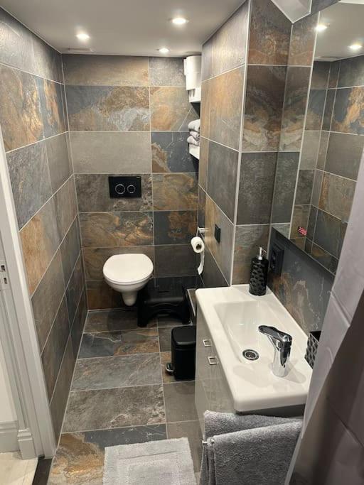 Unique Royal Basement Apartamento *