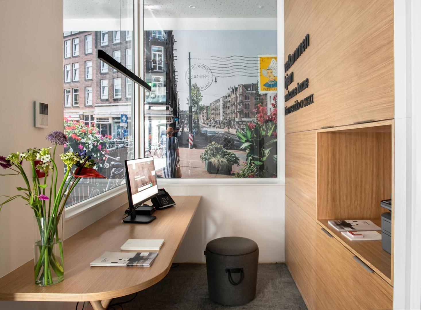 Eric Voekel Boutique - Riverfront Apartment