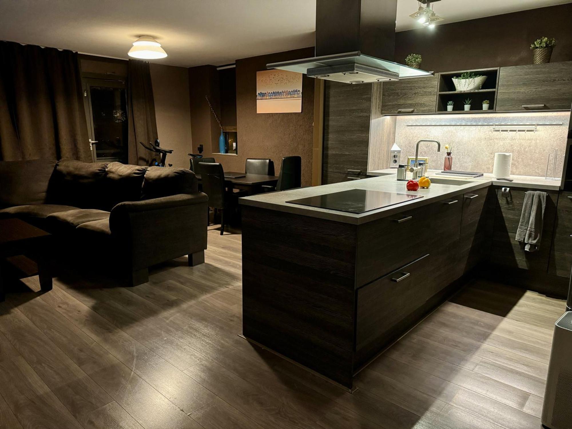 Homestay 500-mb Hi-tech Silent Work-home *
