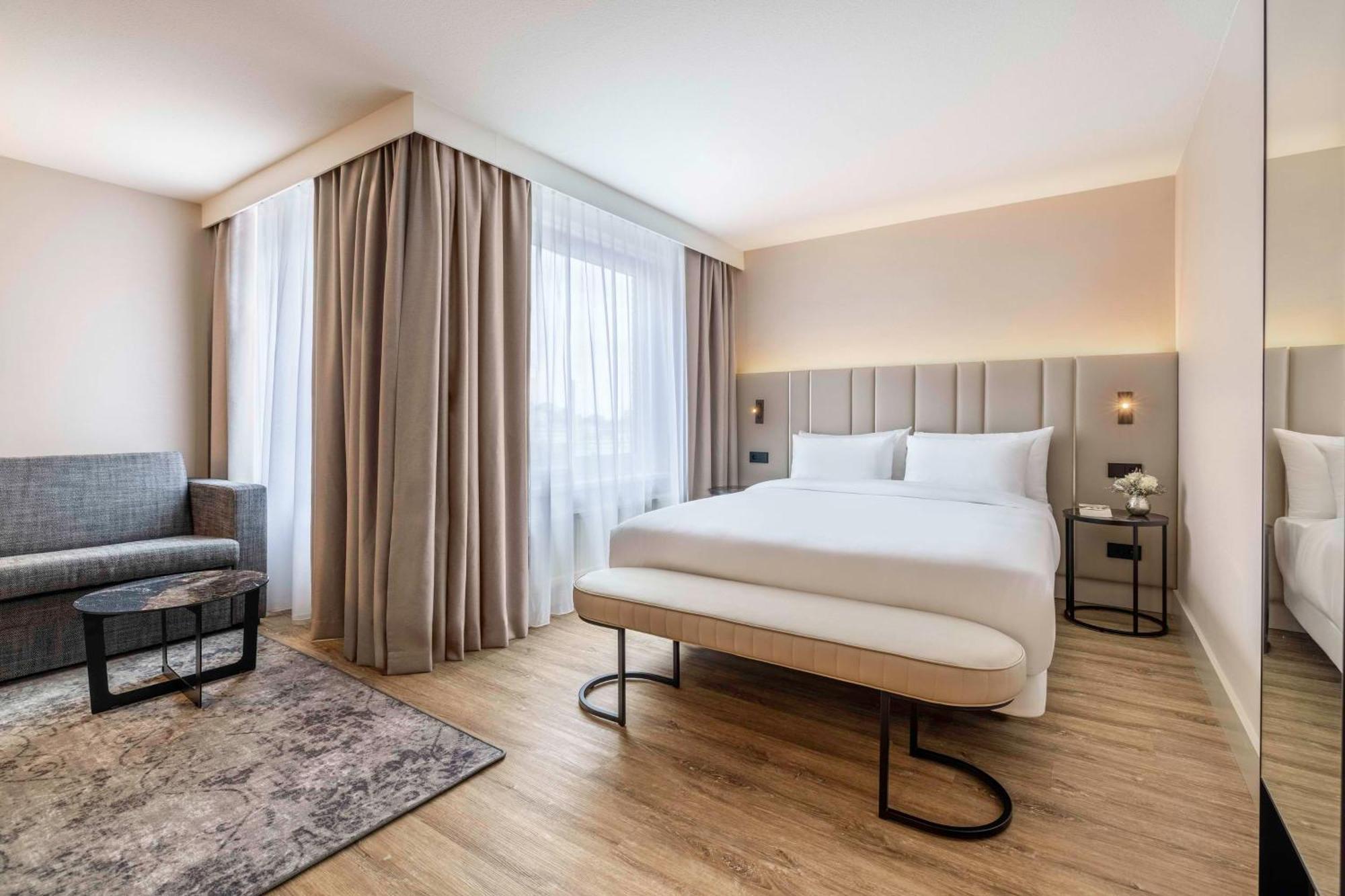 Nh Leidseplein Hotel 4*