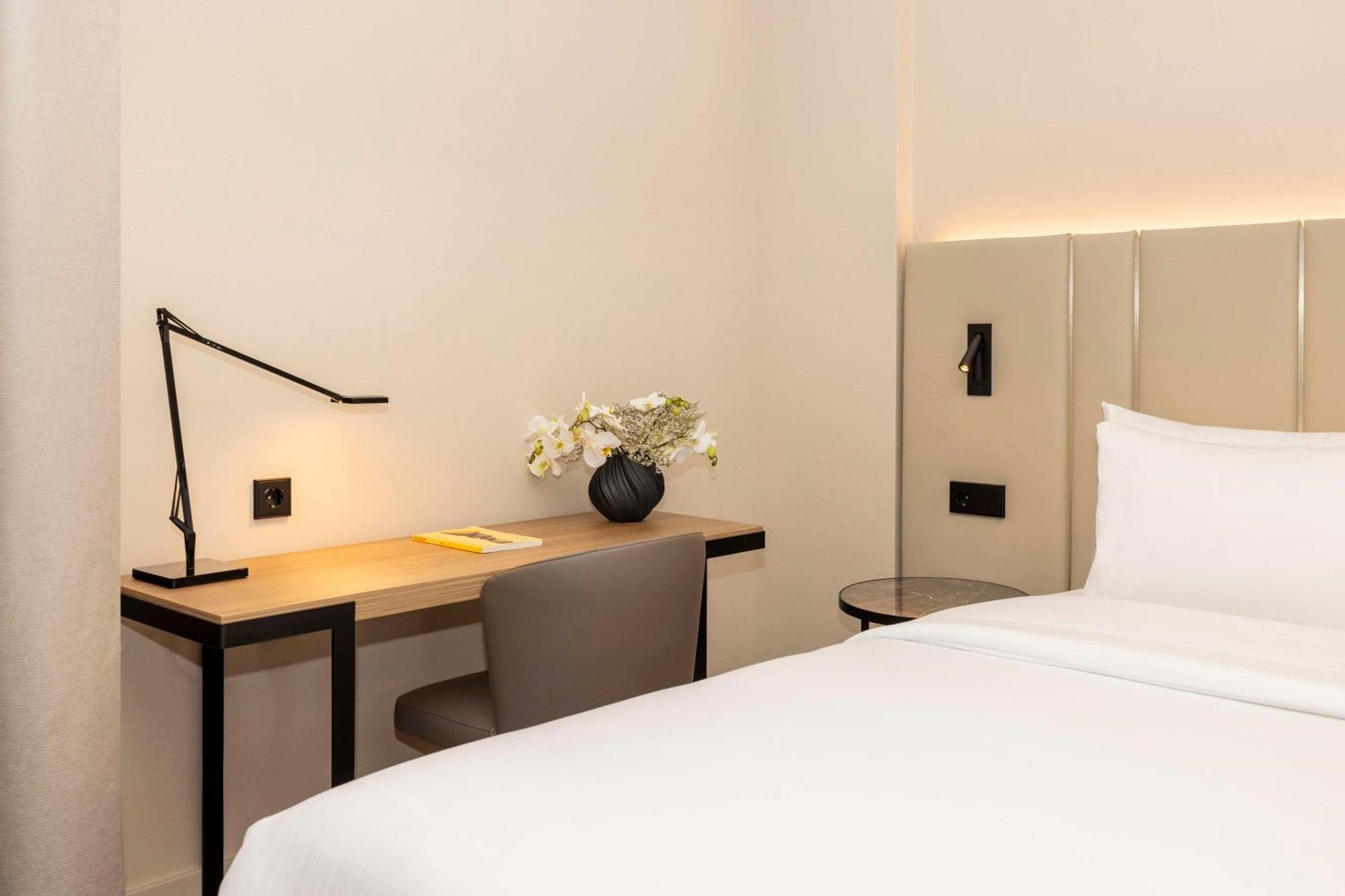 Nh Leidseplein Hotel