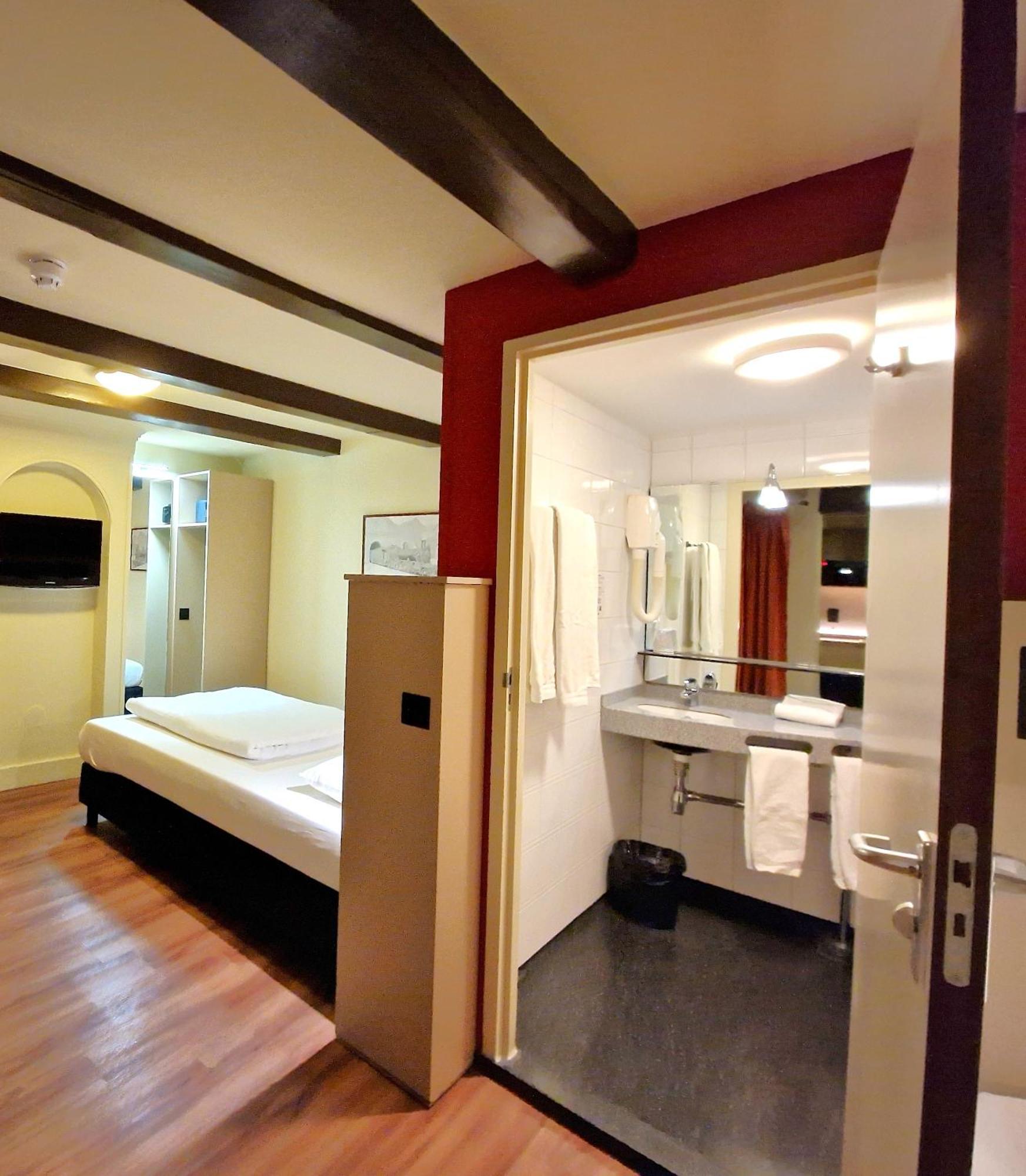 A-train Hotel