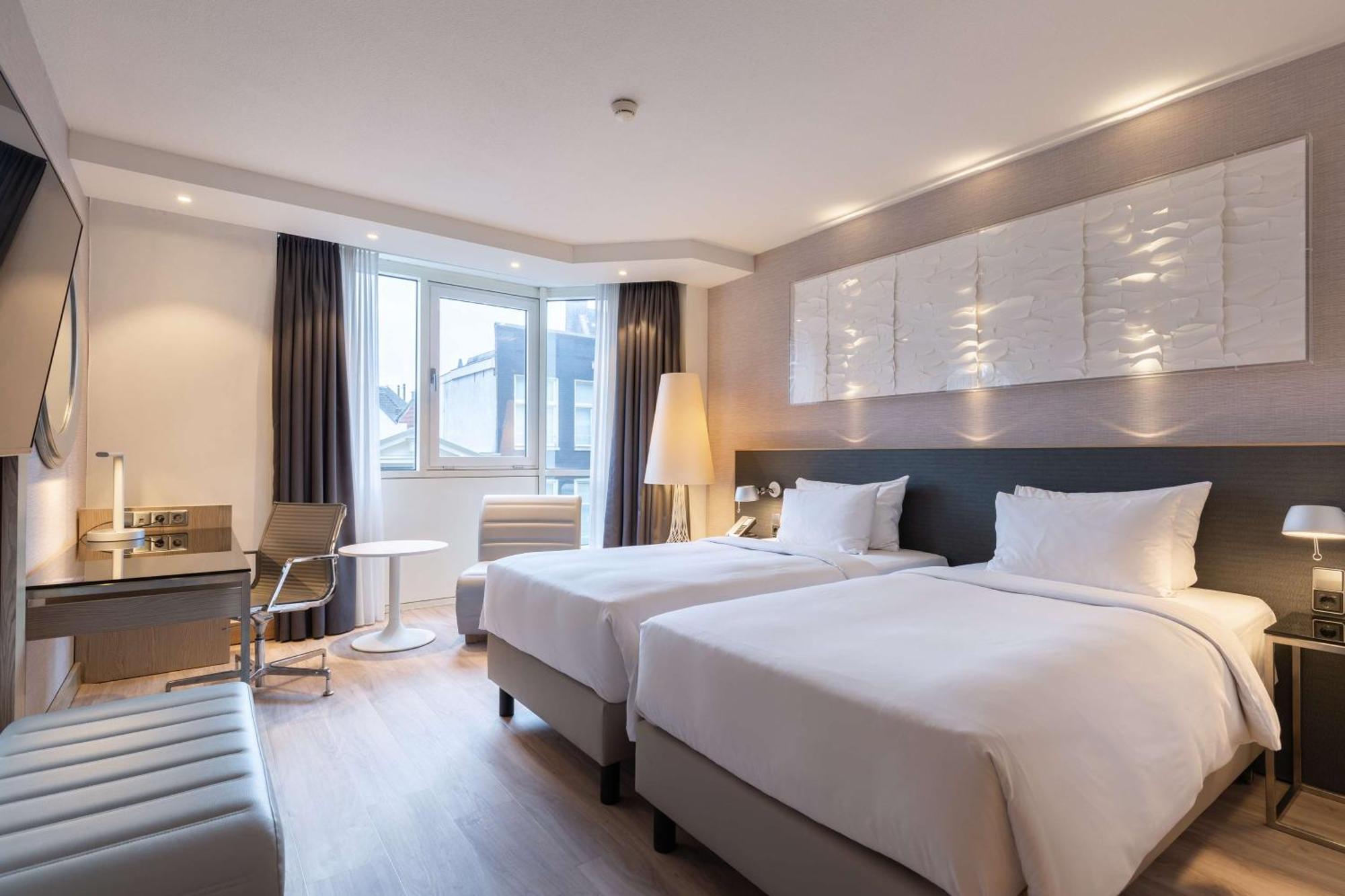 Radisson Blu Hotel, Center