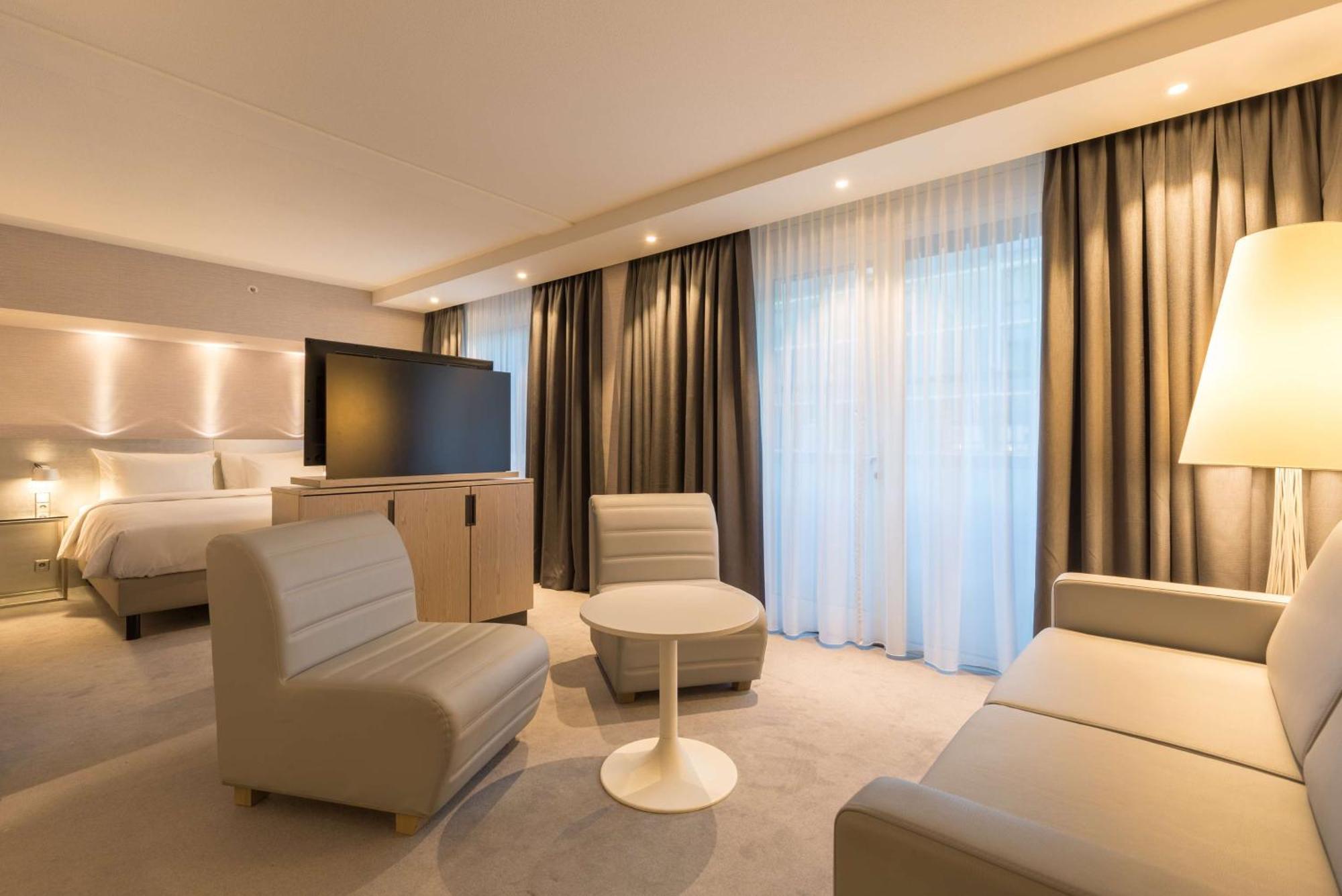 Radisson Blu Hotel, Center 4*