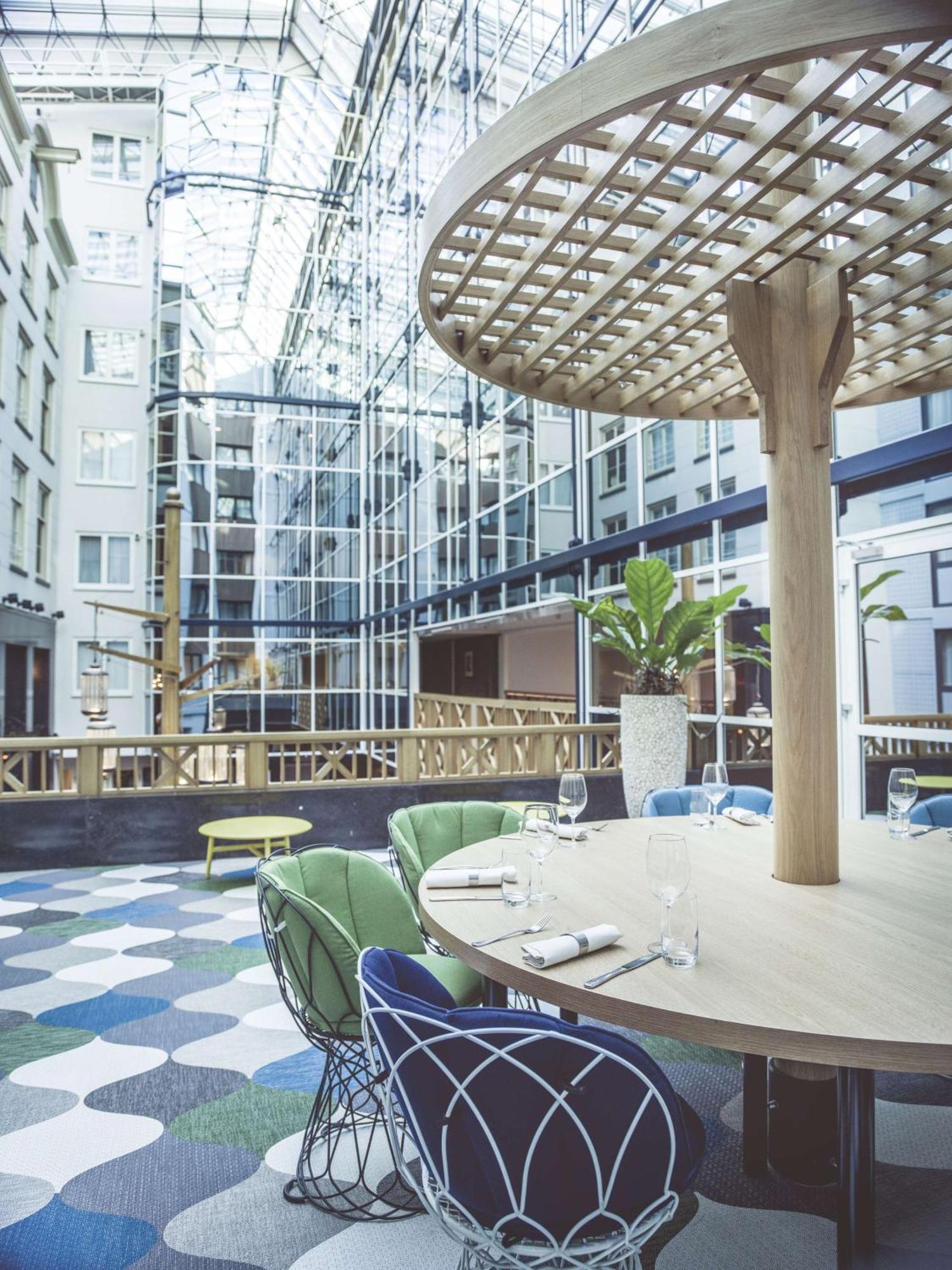 Radisson Blu Hotel, Center Hotel