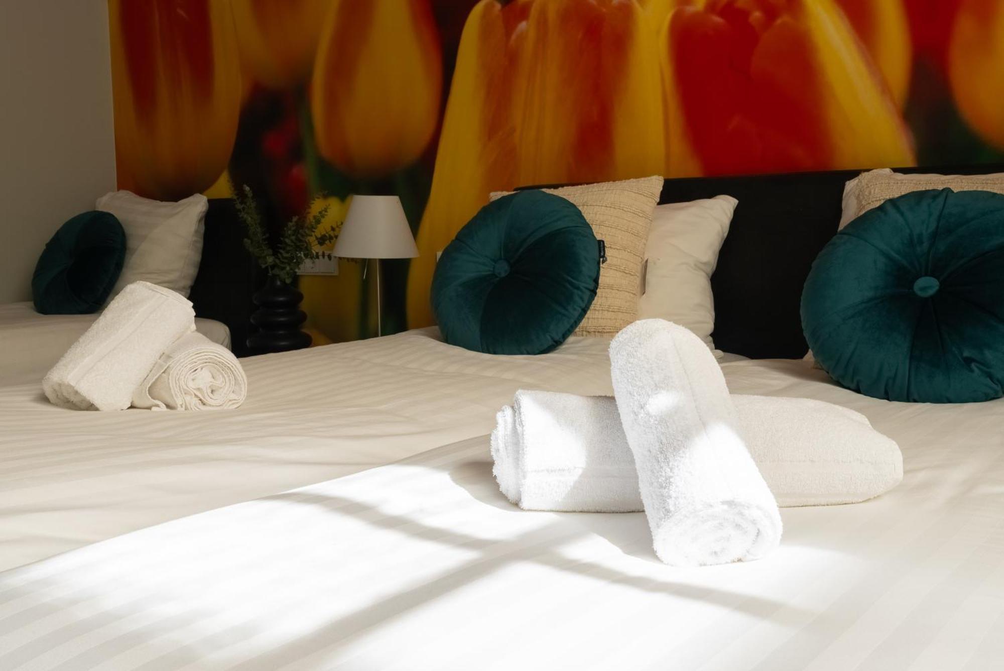 Multatuli Hotel 3*