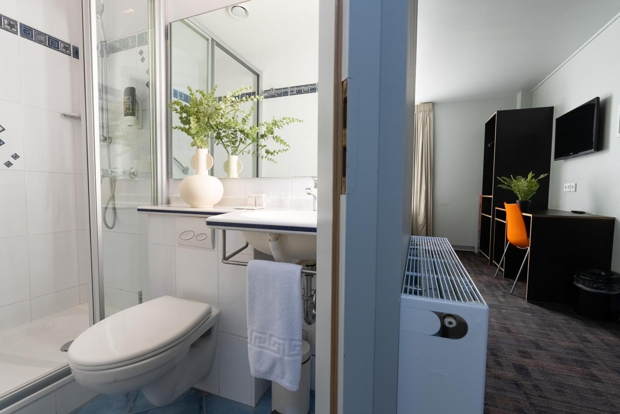 Multatuli Hotel 3*