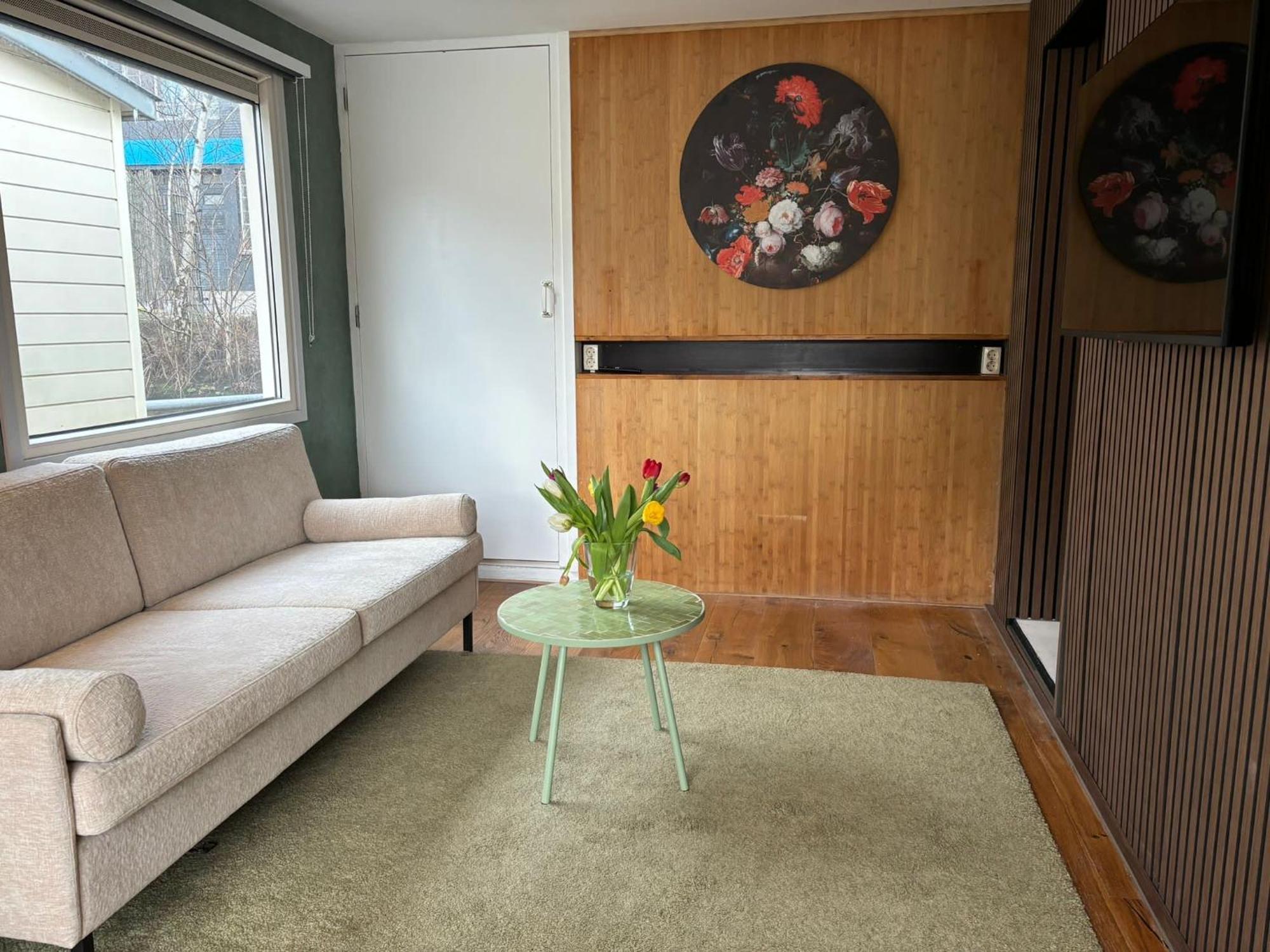 Bed & Breakfast Luxury On Robs Houseboat Special For Couples Amsterdam