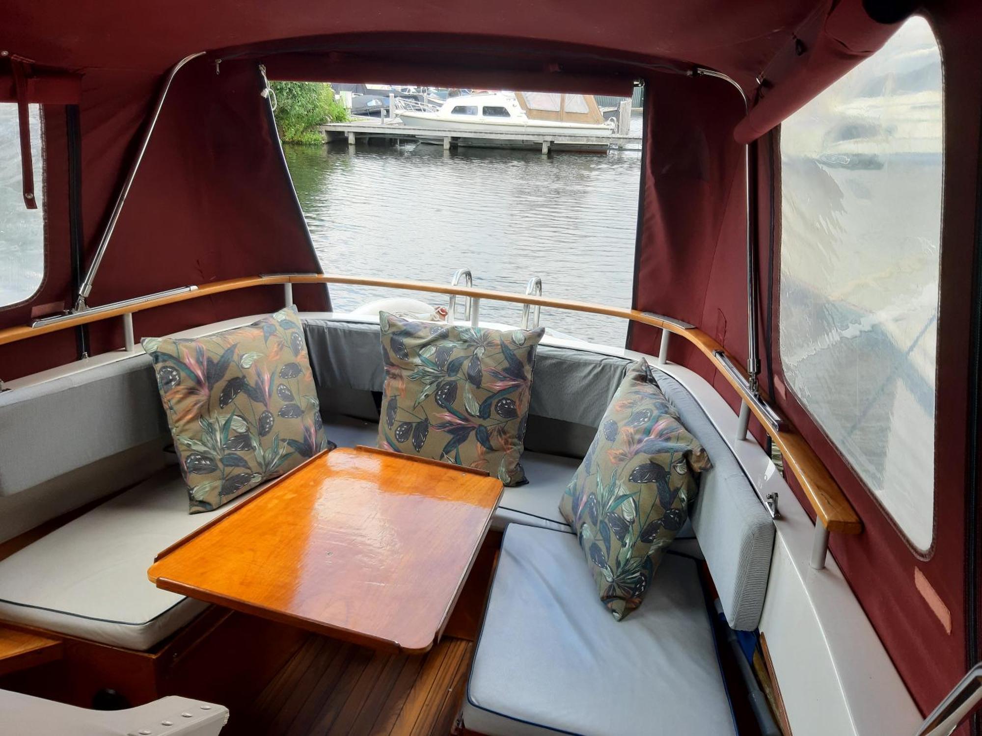 Bateau-hôtel Motor Yacht Almaz