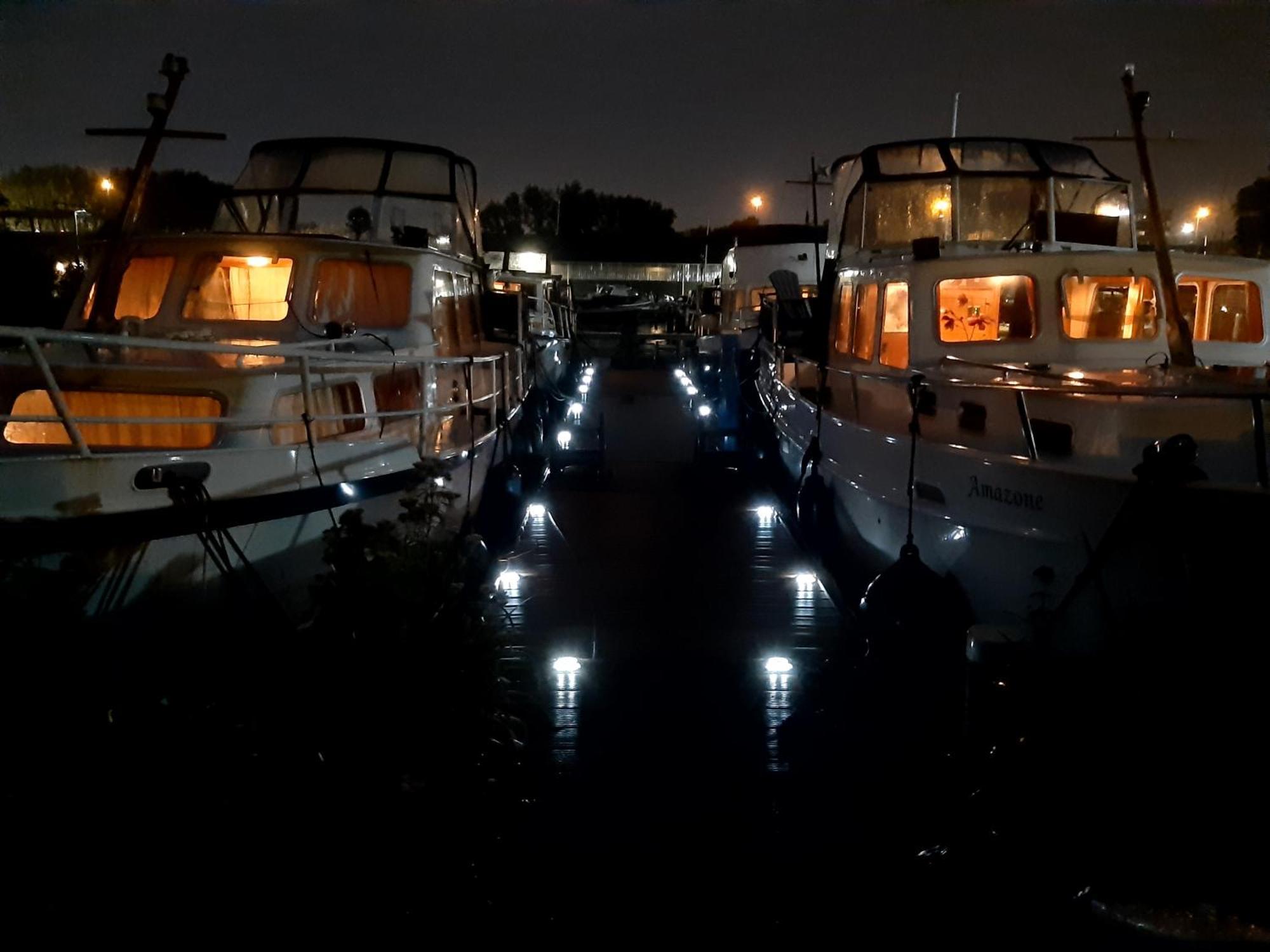 Bateau-hôtel Motor Yacht Almaz Amsterdam