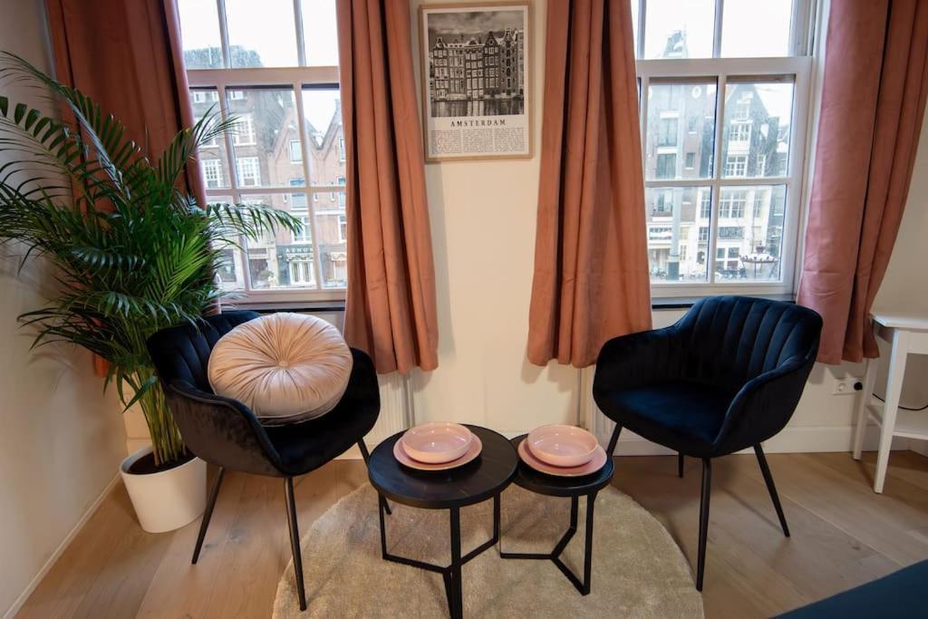 Neighbourhood Apartment *