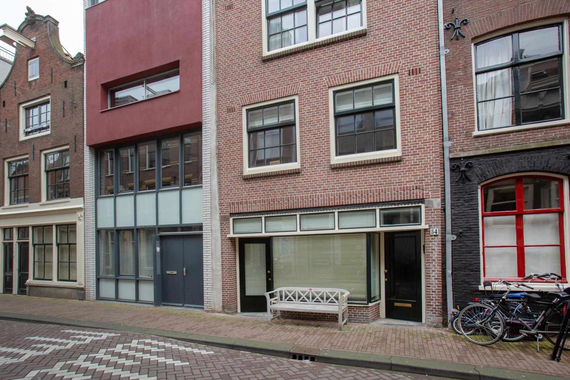 Private With Patio In The Heart Of Apartment *