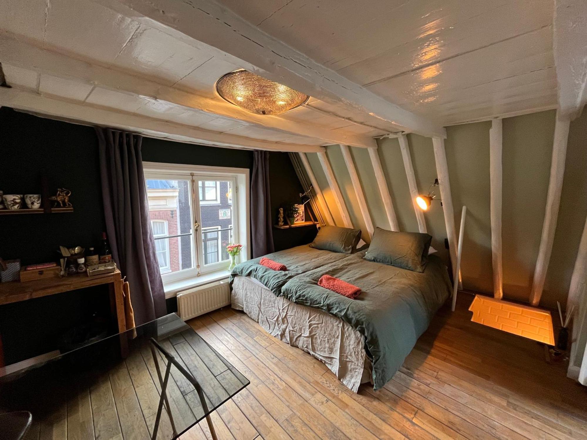 Attic Monkeys Bed & Breakfast Amsterdam
