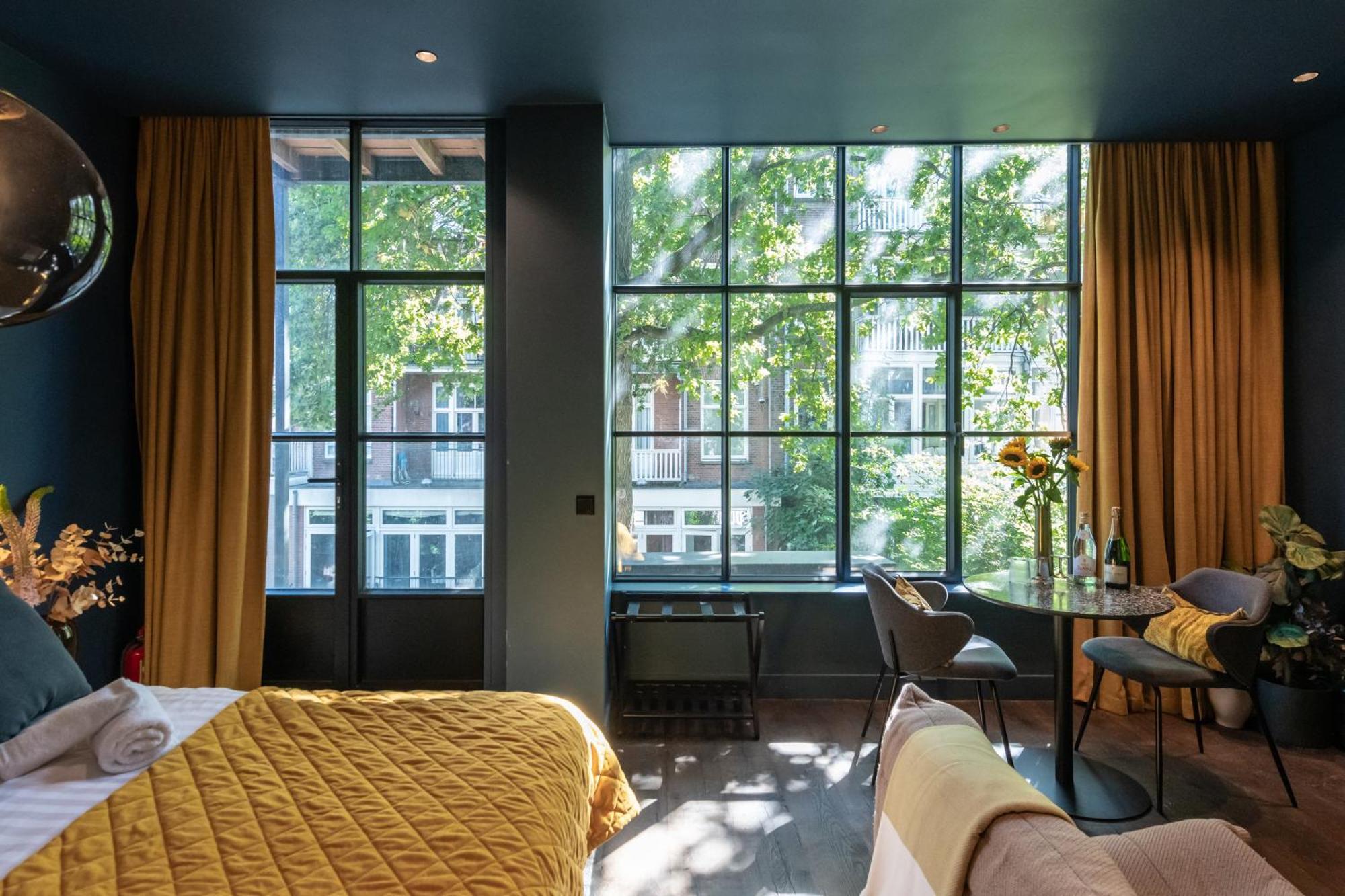 Luxurious In Vondelpark/museum District Couette-café Amsterdam