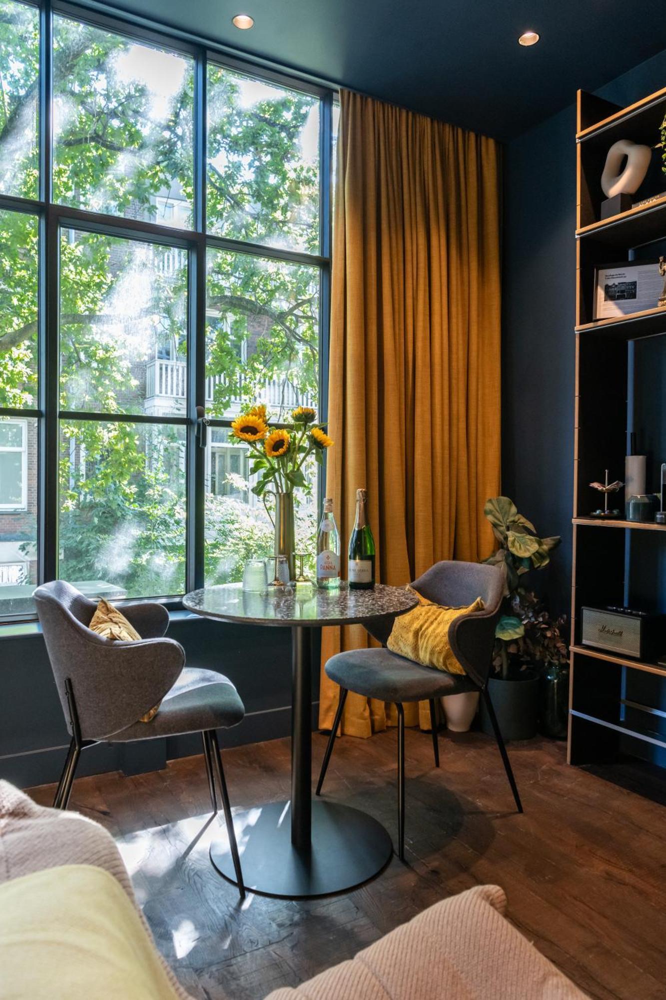 Couette-café Luxurious In Vondelpark/museum District 2*