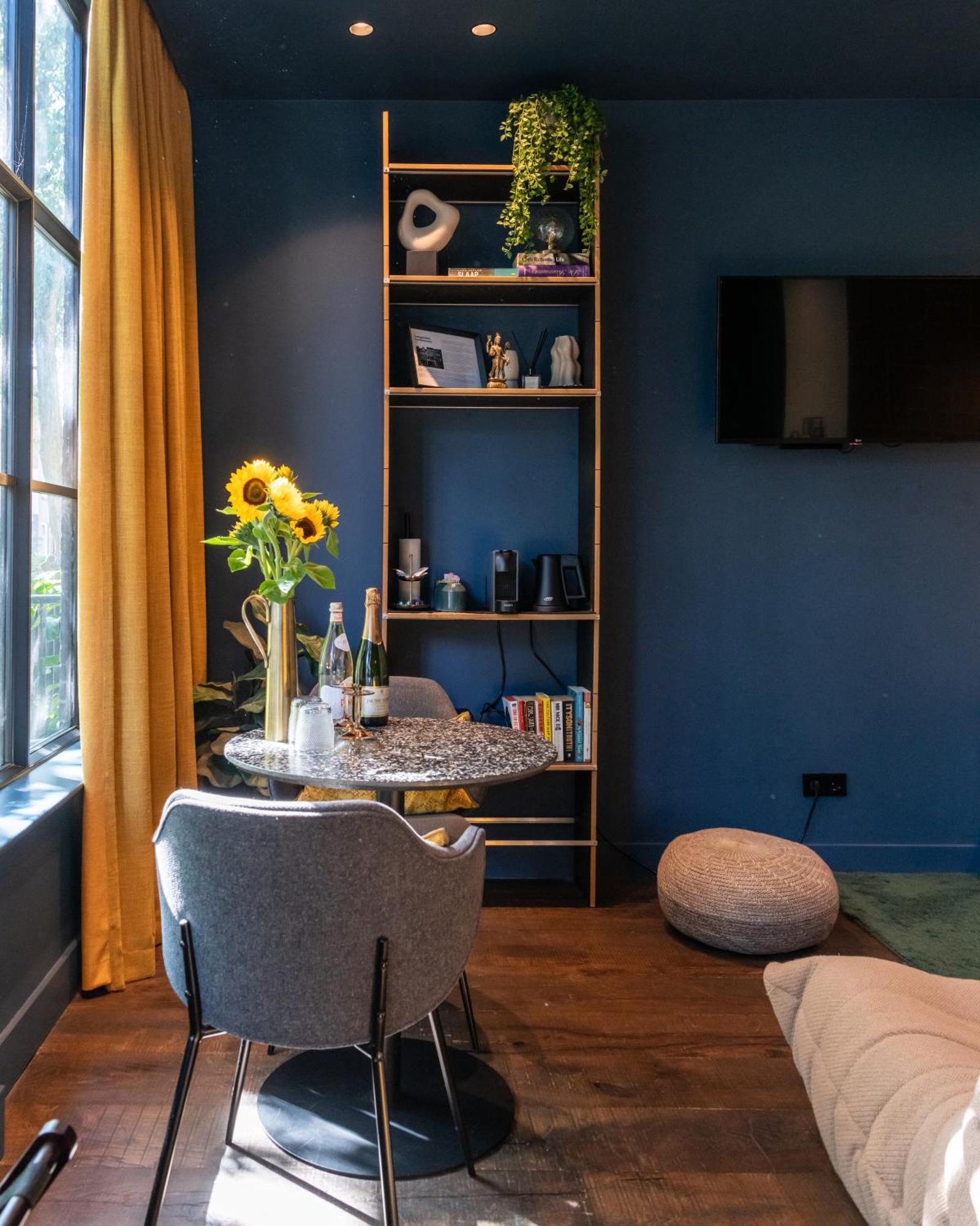 Luxurious In Vondelpark/museum District Couette-café Amsterdam