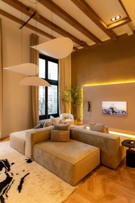 Newly Renovated Luxurious 200 Sqm Loft In Centre Apartment