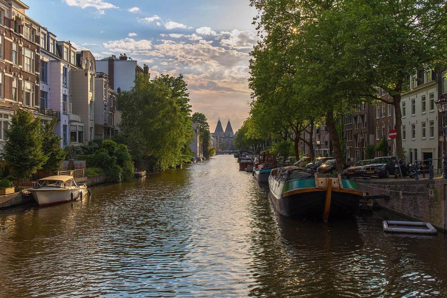 Riverbridge - Historic Center Canal District Homestay