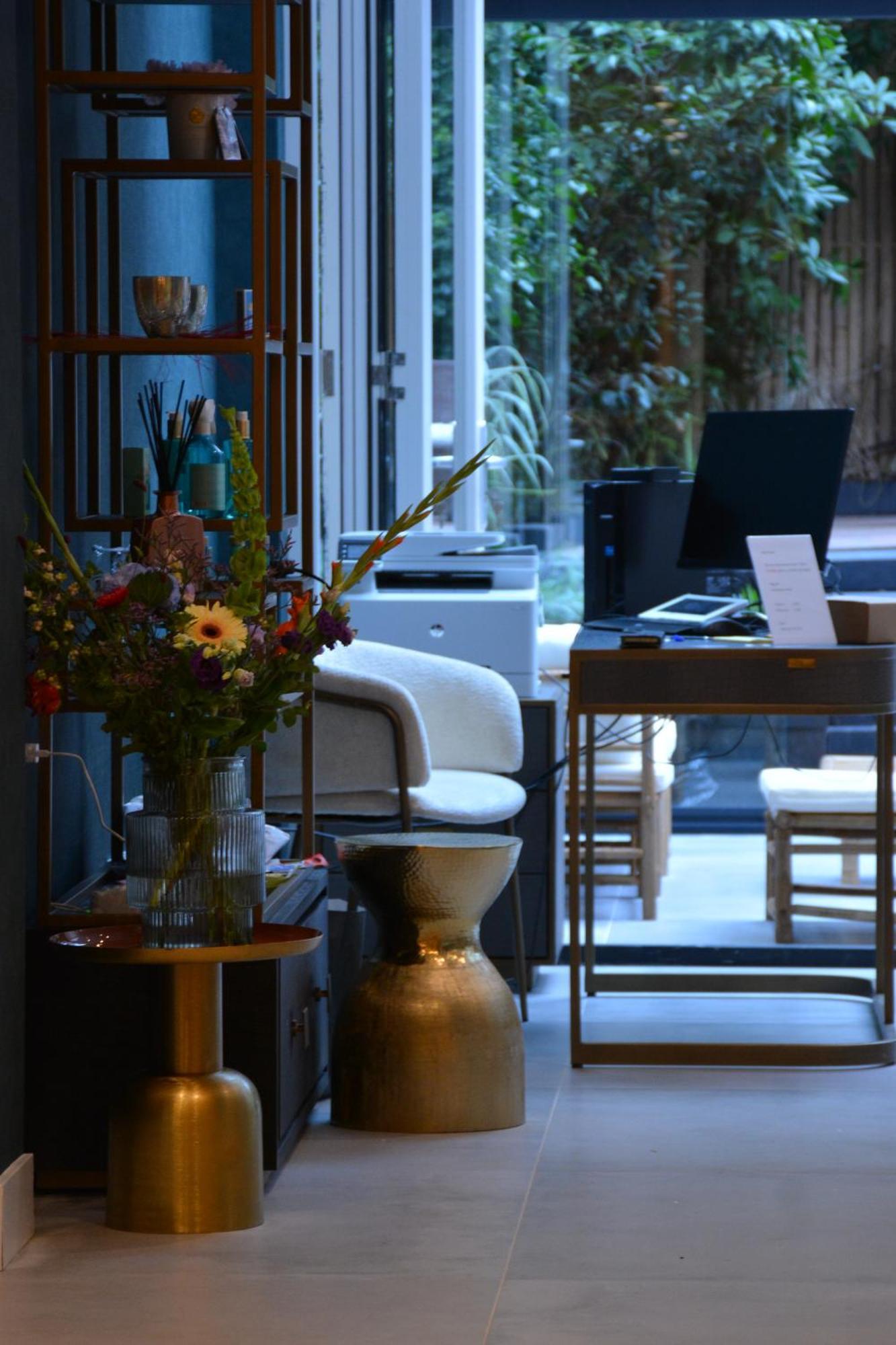 Iris Hotel