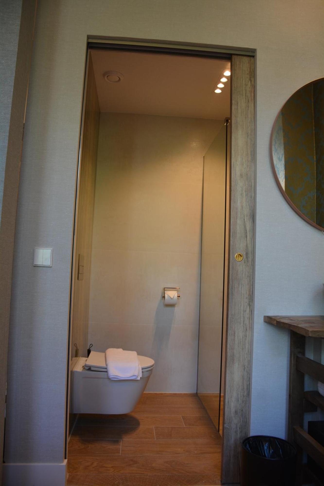 Iris Hotel 3*