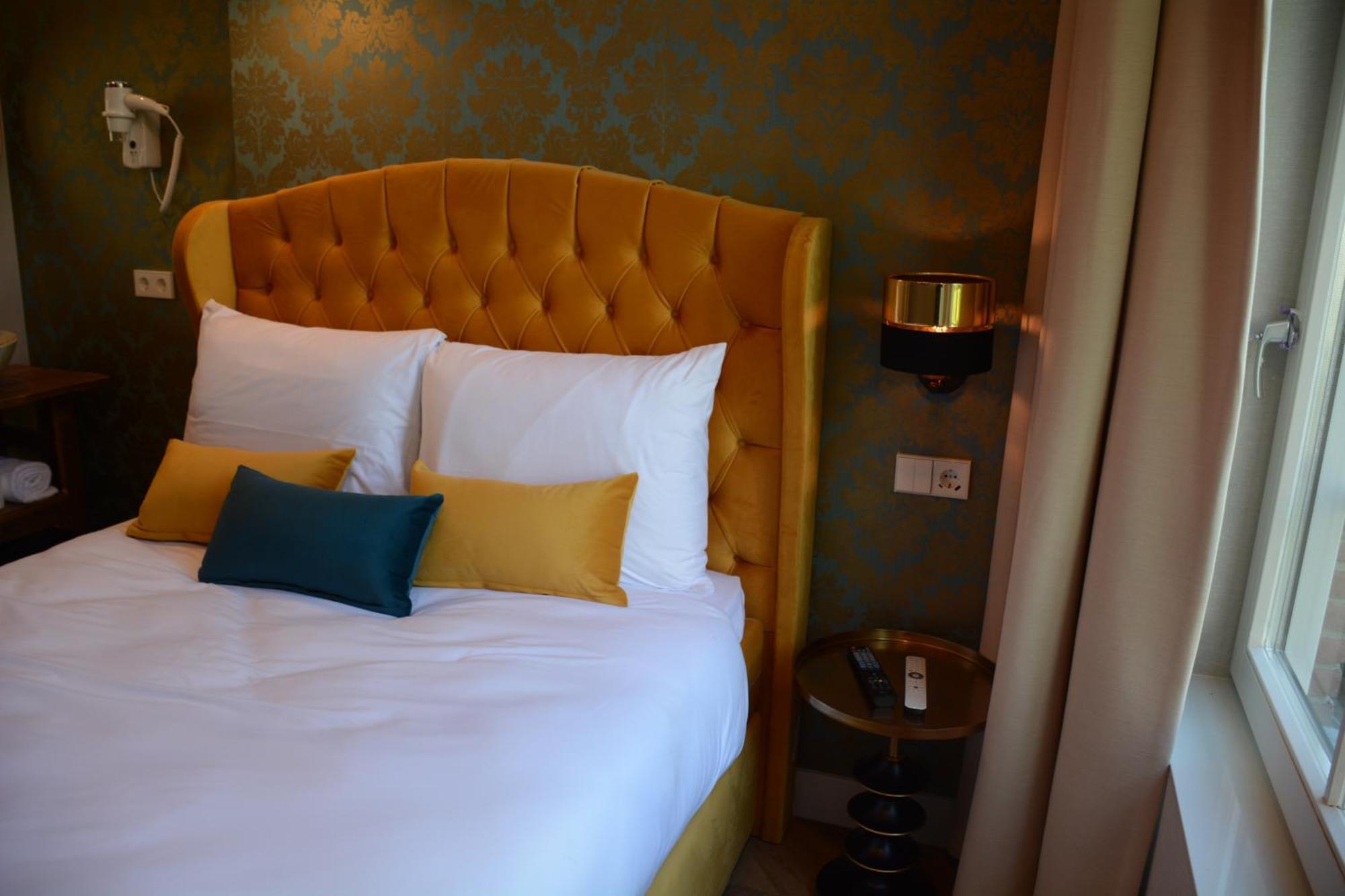 Iris Hotel